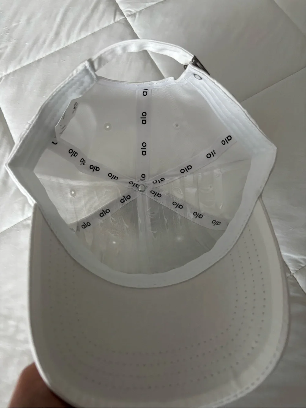 ALO Yoga Women’s white Logo Baseball Cap